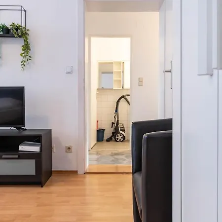 Maple Avenue Apartment