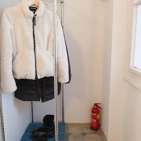 Maple Avenue Apartment *