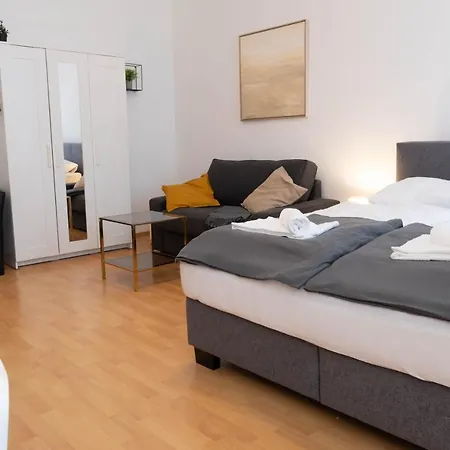 Maple Avenue Apartment *