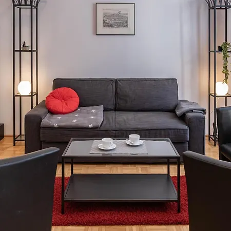 Apartment Maple Avenue