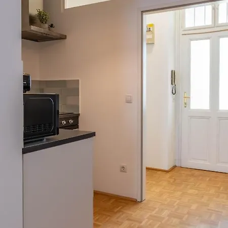 Maple Avenue Apartment