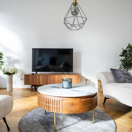 4ty3 - Spacious In The Heart Of The 8th District Is Calling Apartament *