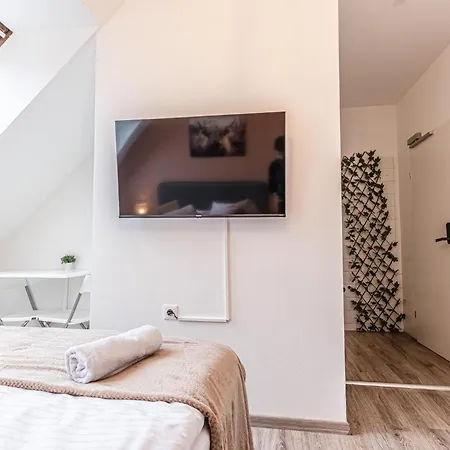 Modern Hauptbahnhof - Virtual Reception&self-checkin Hotel 2*