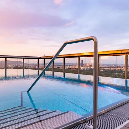 Panorama Sky I Rooftop Pool I Metro Station *