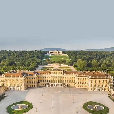 Апартаменты Royal Deluxe *