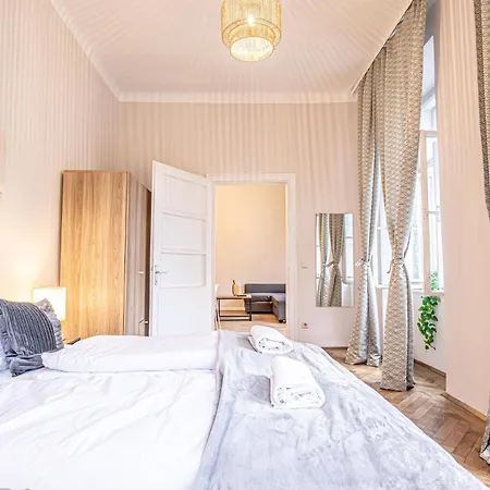 Metropolitan Charm Stylish 2br & 1lr In Vienna's Core Apartment