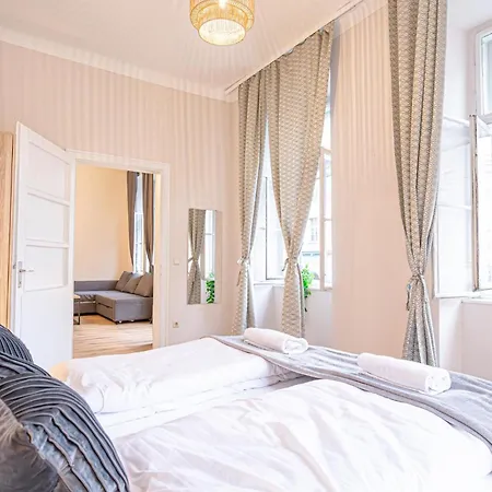 Apartment Metropolitan Charm Stylish 2br & 1lr In Vienna's Core