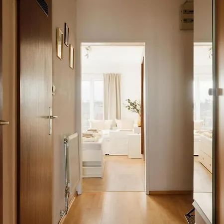 Zentral Direkt An U-bahn Station Apartamento