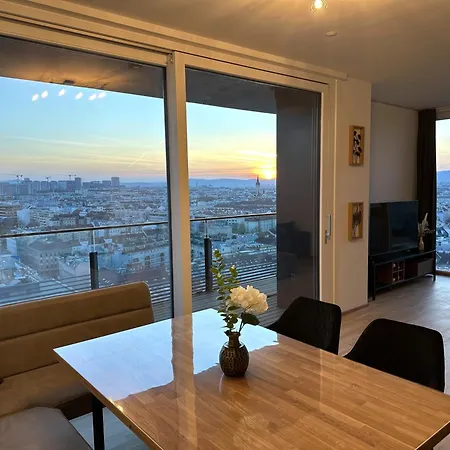 Apartment Panorama Sky I Rooftop Pool I Metro Station Vienna