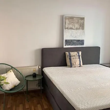 Cosy Nearly Hall And Subway *