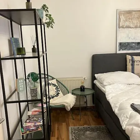 Cosy Nearly Hall And Subway *