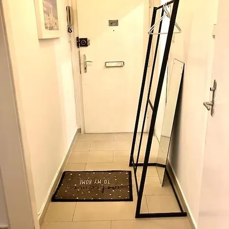 Apartment Cosy Nearly Hall And Subway