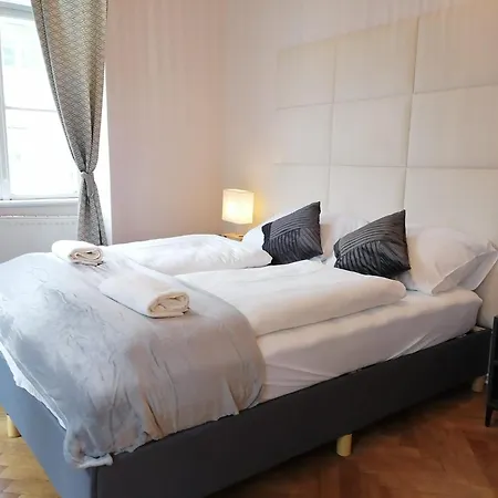 Metropolitan Charm Stylish 2br & 1lr In Vienna's Core *