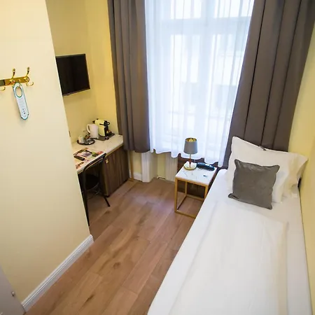 Stephansplatz I Self Check In Hotel
