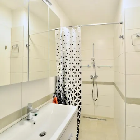 New With Parking And Metro In Front Of The House Vienna
