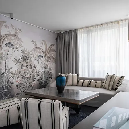 Topazz & Lamee Hotel