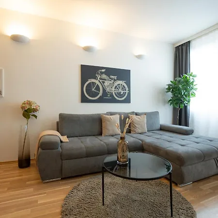 Charming With Balcony, Close To Stephansdom Cathedral *