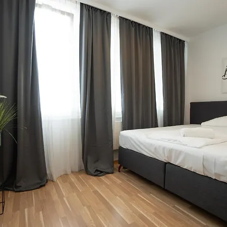 Charming With Balcony, Close To Stephansdom Cathedral * Bécs