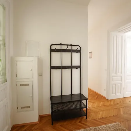 Belvedere Apartment Vienna