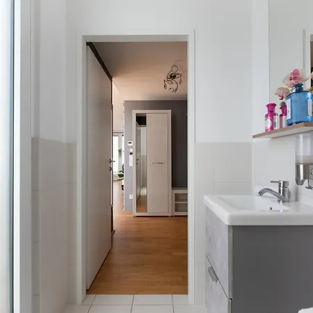 Apartment Mit Traumhafter Dachterrasse & Weitblick *
