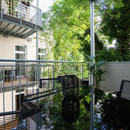 Apartman Bright & Airy Apartment With Balcony Near City Center *