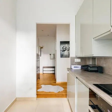 Near Metro - Netflix - Free Wifi Apartment