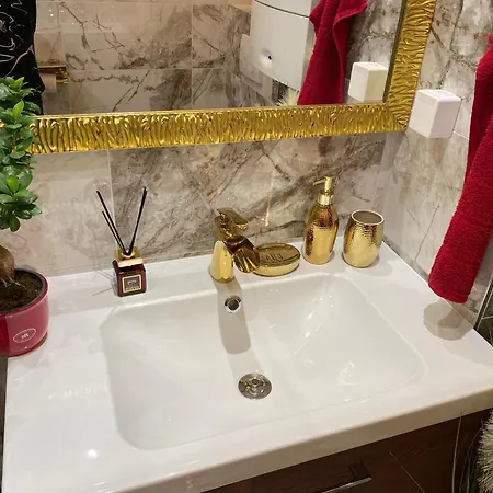 Royal Deluxe *