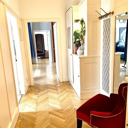 Apartment Center With 360° Rooftop *