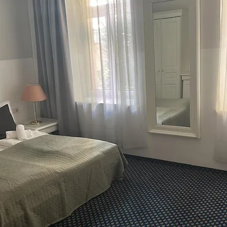 Self-check-in Adlon Hotel