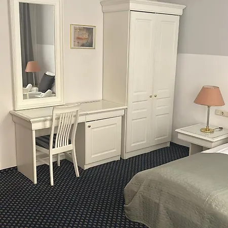 Self-check-in Adlon Hotel 3*