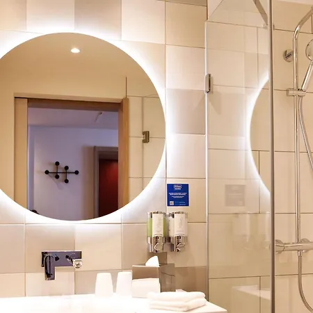 Hampton By Hilton Messe 3*