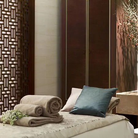 The Ritz-carlton,
