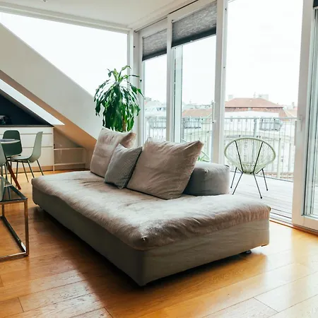 Large - Great For Groups - With Balcony Or Terrace Apartment