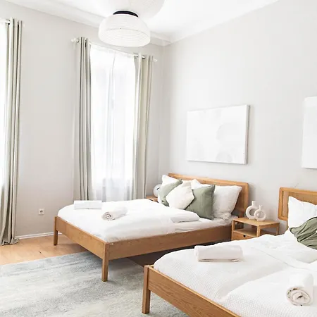 Spacious Apartment, 3 Min To U1 Reumannplatz Apartment Vienna