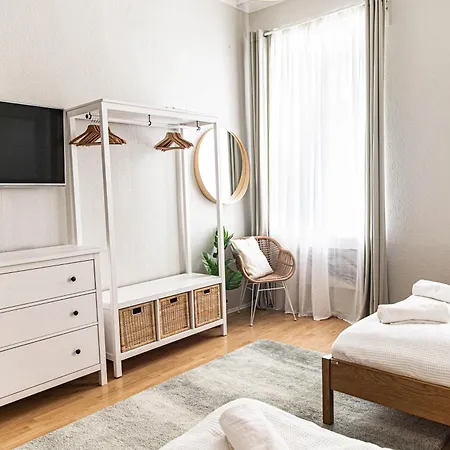 Apartment Spacious Apartment, 3 Min To U1 Reumannplatz Vienna