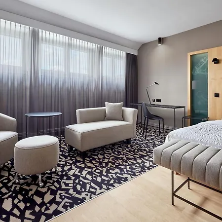 Le Meridien Hotel
