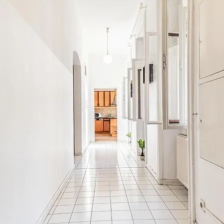 Large 4br Near Karlsplatz Ideal For Big Groups Apartment