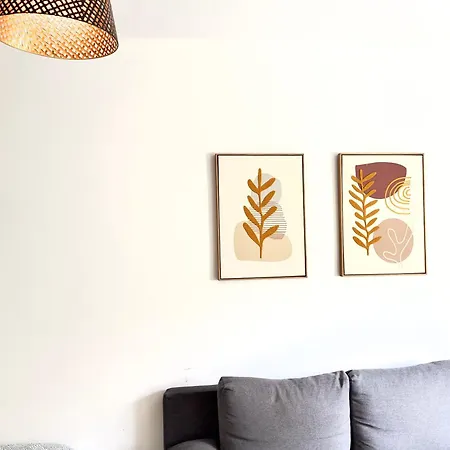 Charming Three Bedrooms Near Station Apartmán