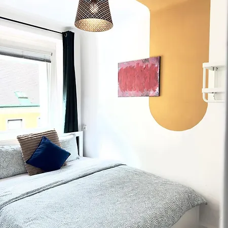 Apartmán Charming Three Bedrooms Near Station *