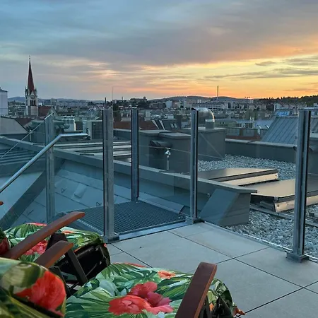 Apartmán Wiener Schloss Wilhelminen 360° Views *