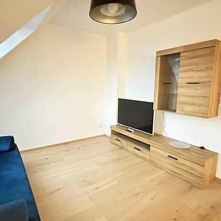 Wiener Schloss Wilhelminen 360° Views Apartmán *