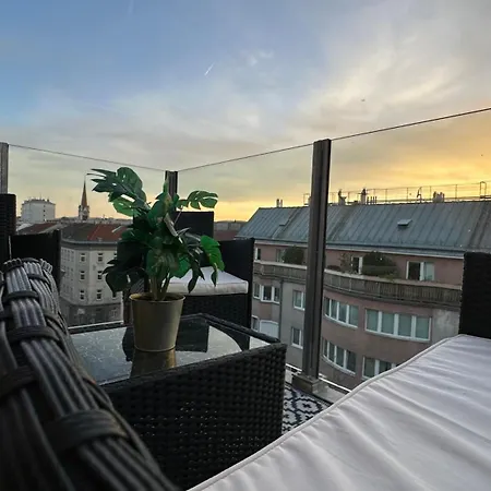 Apartmán Wiener Schloss Wilhelminen 360° Views *