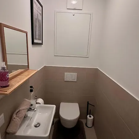 Wiener Schloss Wilhelminen 360° Views Apartmán *