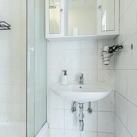 Vibes: 1br Apt, 10 Min To Westbahnhof Apartment