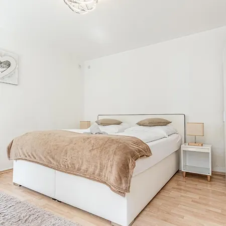 Vibes: 1br Apt, 10 Min To Westbahnhof Apartment