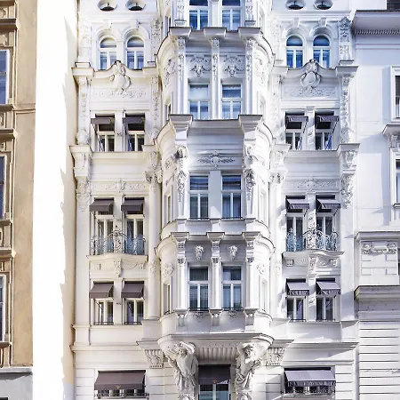 Zur Wiener Staatsoper 3* Viena