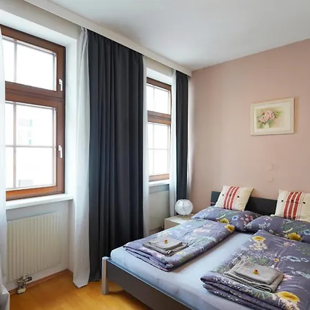 Cozynite Premium Hernals 2 Apartment