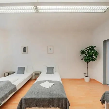 Souterrain Apartment *