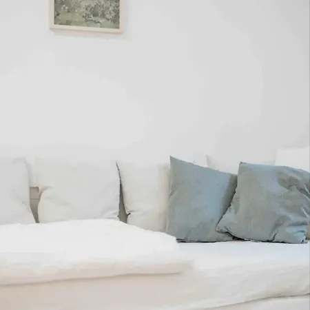 Souterrain Apartment *
