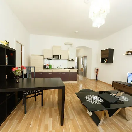 In Near Schoenbrunn & Westbahnhof - Keyless Check-in *